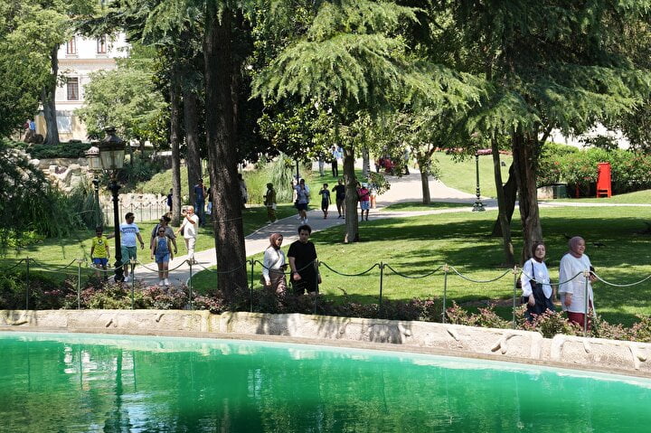 Yıldız Sarayı'nı bir haftada 40 bine yakın kişi ziyaret etti: Ziyaretçiler paha biçilemeyen nadir eseri de görebiliyor 7 yildiz sarayini bir haftada 40 bine yakin kisi ziyaret etti ziyaretciler paha bicilemeyen nadir XYcYMUsv