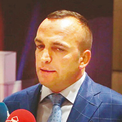 İmamoğlu ve para kasaları otelde gizlice buluştu: Kameraları bantla kapattılar 3 imamoglu ve para kasalari otelde gizlice bulustu kameralari bantla kapattilar 2 fGa1QtPv