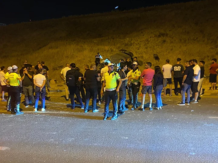 ankarada araba takla atti bir kisi oldu bir kisi yaralandi 3 YSTBGYf8