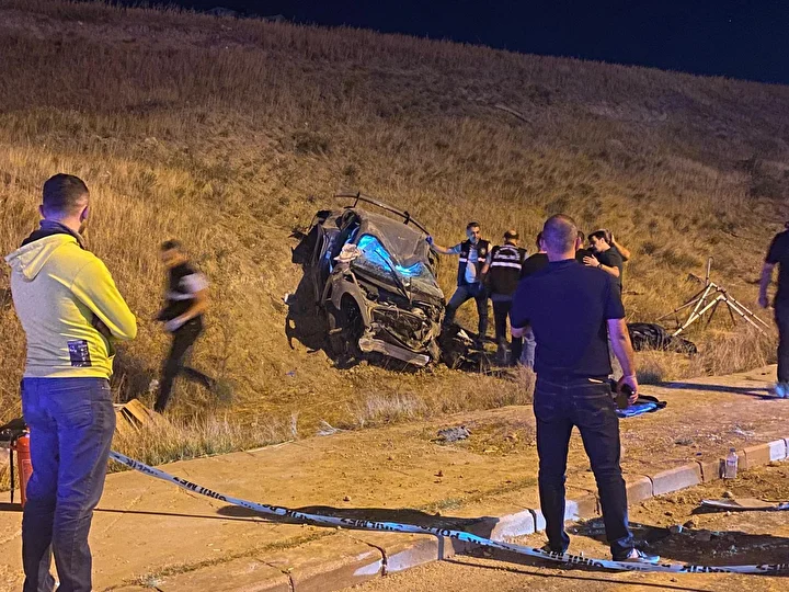 ankarada araba takla atti bir kisi oldu bir kisi yaralandi 5 iH8cLM61