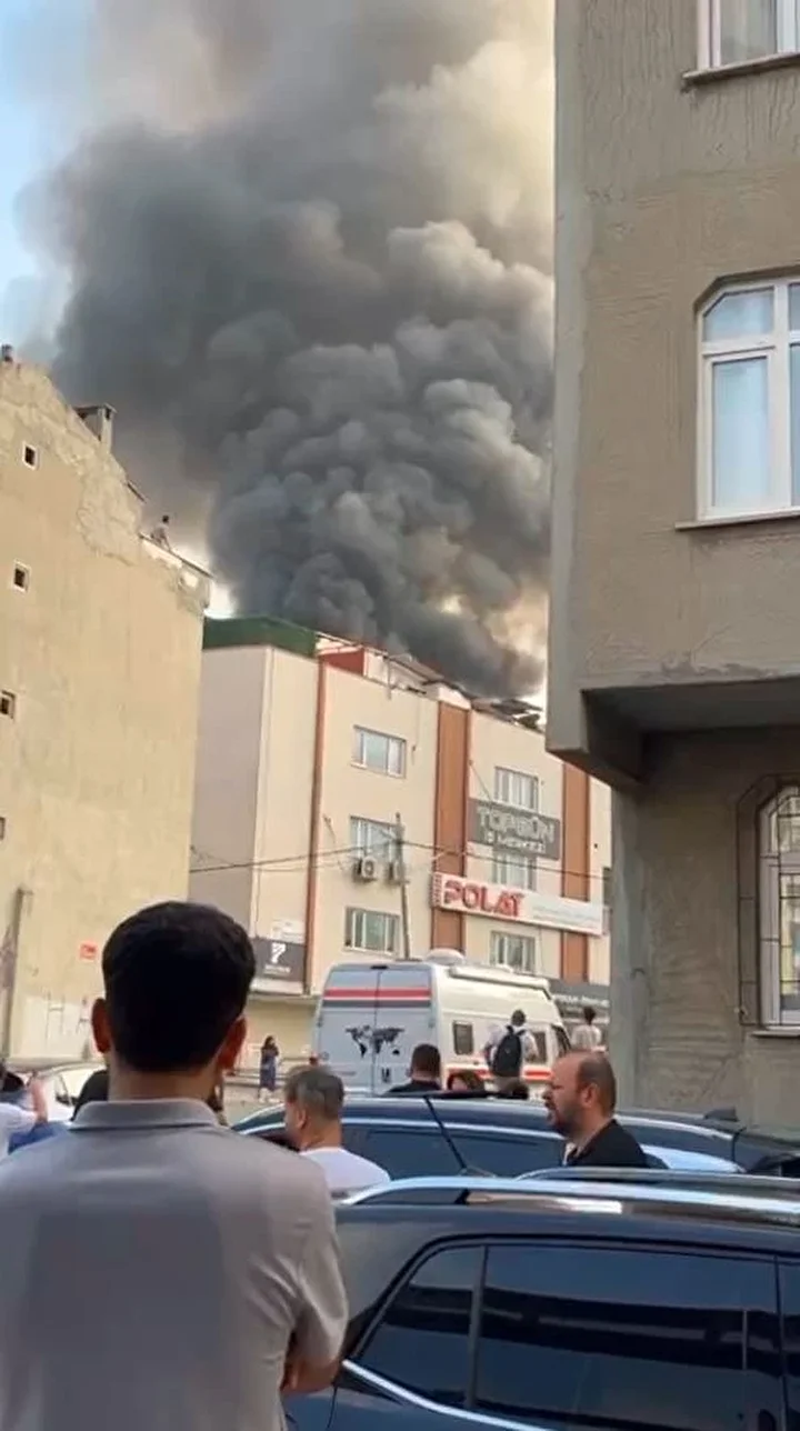 bagcilarda dokuma atolyesinde yangin is yerinde maddi hasar meydana geldi 3 9YnrPJ3F