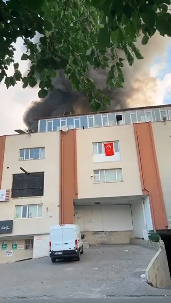 bagcilarda dokuma atolyesinde yangin is yerinde maddi hasar meydana geldi 4 Mlt9LSy3