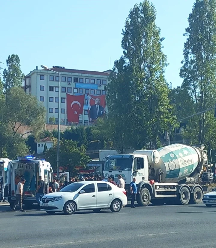 beton mikserinin carptigi motosikletli oldu 0 mfaIKMRF