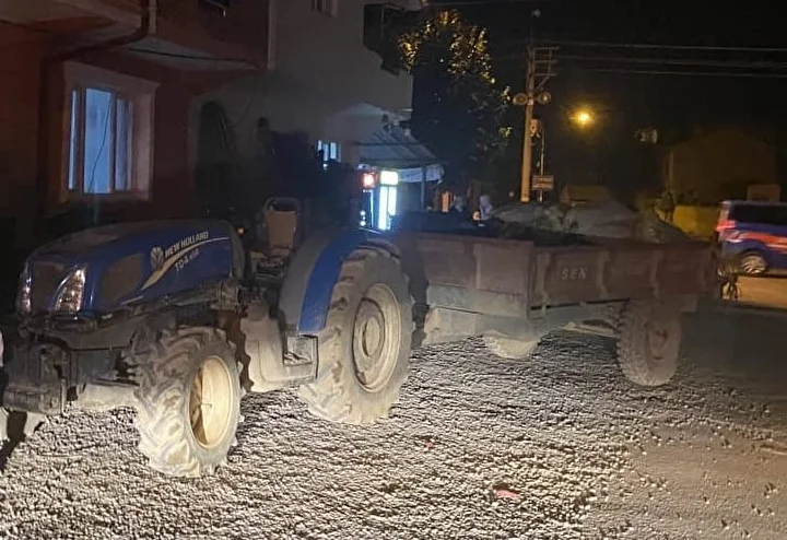 Bursa’da babasının kullandığı traktörün önüne atlayan çocuk ağır yaralandı 1 bursada babasinin kullandigi traktorun onune atlayan cocuk agir yaralandi 0 SE6wfbLd