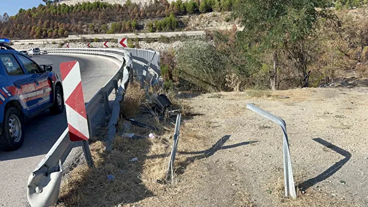 canakkalede denetimden cikan araba viyadukten uctu uc kisi yaralandi 1 14hTnJBy