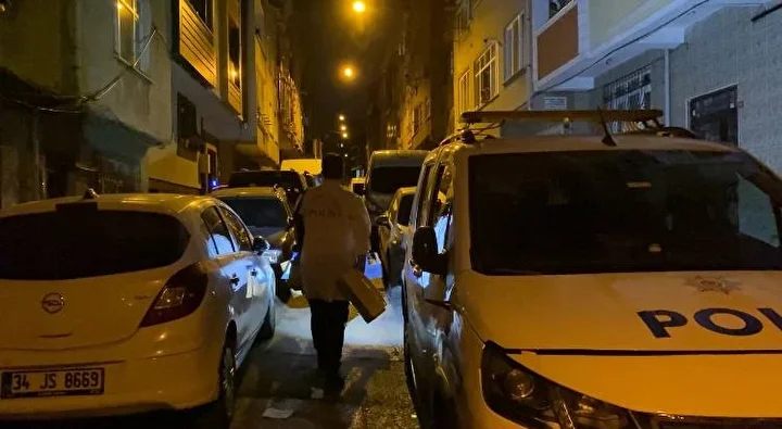 esenlerde 4 katli binanin bahce katinin balkonunda erkek cesedi bulundu 3 4AmvO2Hf