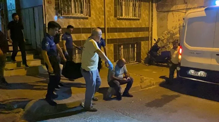 esenlerde 4 katli binanin bahce katinin balkonunda erkek cesedi bulundu 5 f6uNiaPn