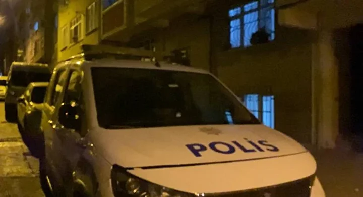 esenlerde 4 katli binanin bahce katinin balkonunda erkek cesedi bulundu 7 4fmnmIC3