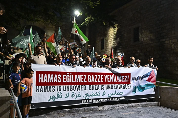 Fatih'te Filistin'e takviye yürüyüşü 11 fatihte filistine takviye yuruyusu 10 XRPLINO7
