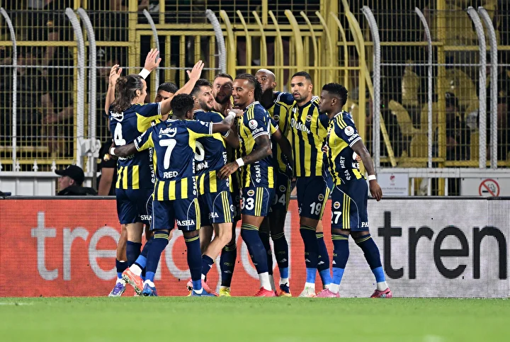 Fenerbahçe kafilesi Ankara'ya iniş yaptı: Taraftarlar havaalanından boş döndü 1 fenerbahce kafilesi ankaraya inis yapti taraftarlar havaalanindan bos dondu 0 uJj8AVsG