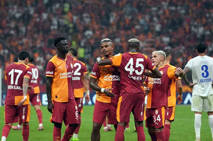 galatasarayli yildiz rizespor macindan sonra transfer gorusmesi yaparken goruntulendi 0 Dia5FkBE