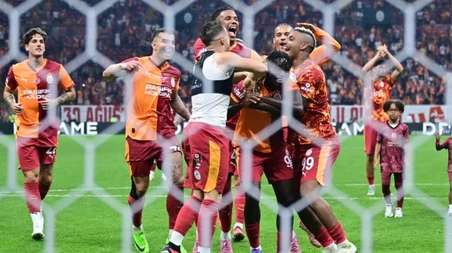 galatasarayli yildiz rizespor macindan sonra transfer gorusmesi yaparken goruntulendi vSacqgcO.webp
