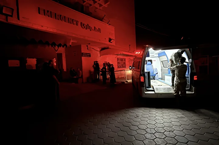 Gazze'de elektrik kesintisi ve jeneratörlerin arızalanması nedeniyle Şifa Hastanesi karanlığa boğuldu 1 gazzede elektrik kesintisi ve jeneratorlerin arizalanmasi nedeniyle sifa hastanesi karanliga boguldu 0 mvJAKGNA