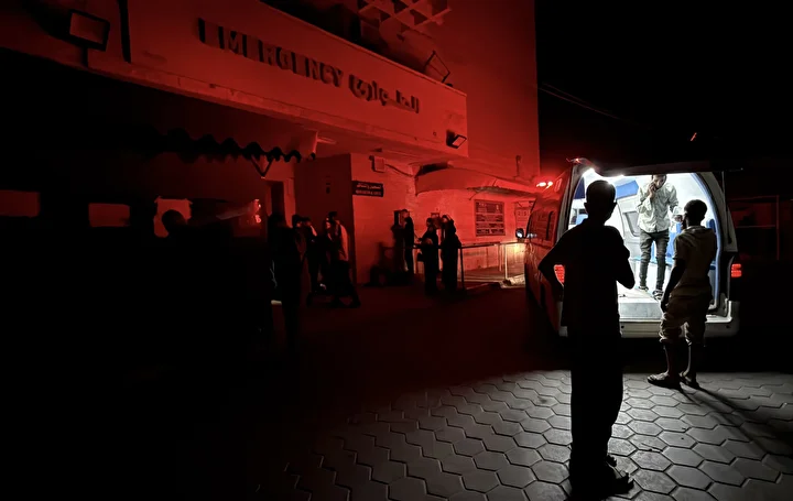 Gazze'de elektrik kesintisi ve jeneratörlerin arızalanması nedeniyle Şifa Hastanesi karanlığa boğuldu 10 gazzede elektrik kesintisi ve jeneratorlerin arizalanmasi nedeniyle sifa hastanesi karanliga boguldu 9 pJeESM32