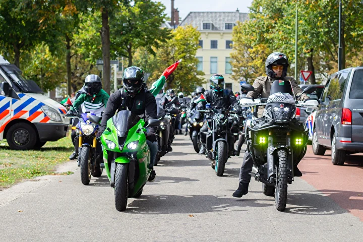hollandada motosiklet soforlerinden filistine dayanak gosterisi 1 Tq7RluXl