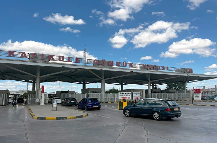 iki milyon kisi geri dondu kilometrelerce kuyruk olustu hasret 1 aya sigmiyor 4 b16lmVS8