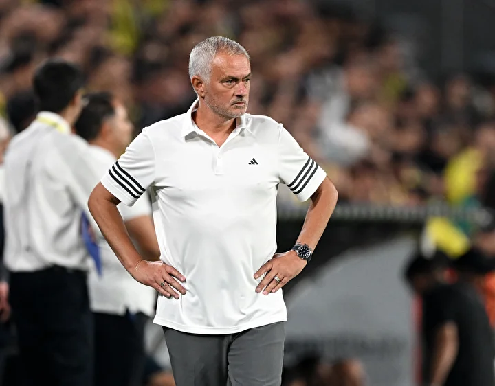 jose mourinho istanbuldan ayrildi dikkat ceken imaj 0 lqBq1vZC