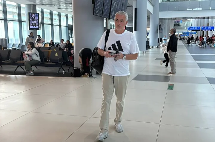 jose mourinho istanbuldan ayrildi dikkat ceken imaj 4 6tpmNJP5