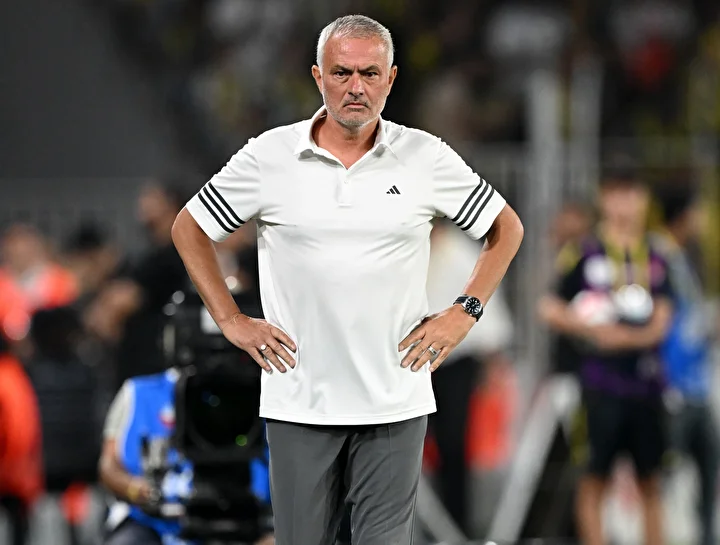 Jose Mourinho Portekiz'e iner inmez açıklama yaptı: Fenerbahçe'den neden kovuldu? 1 jose mourinho portekize iner inmez aciklama yapti fenerbahceden neden kovuldu 0 CYvGwKUy