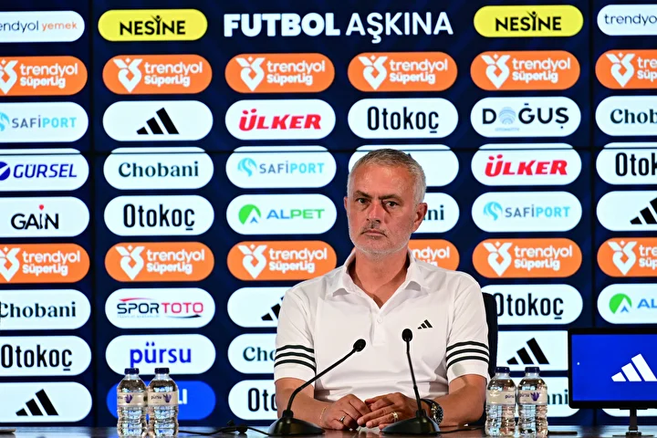 Jose Mourinho Portekiz'e iner inmez açıklama yaptı: Fenerbahçe'den neden kovuldu? 4 jose mourinho portekize iner inmez aciklama yapti fenerbahceden neden kovuldu 3 gcEuIGik