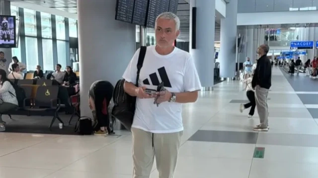 Jose Mourinho Portekiz’e iner inmez açıklama yaptı: Fenerbahçe’den neden kovuldu? jose mourinho portekize iner inmez aciklama yapti fenerbahceden neden kovuldu aUaJQ5On.webp