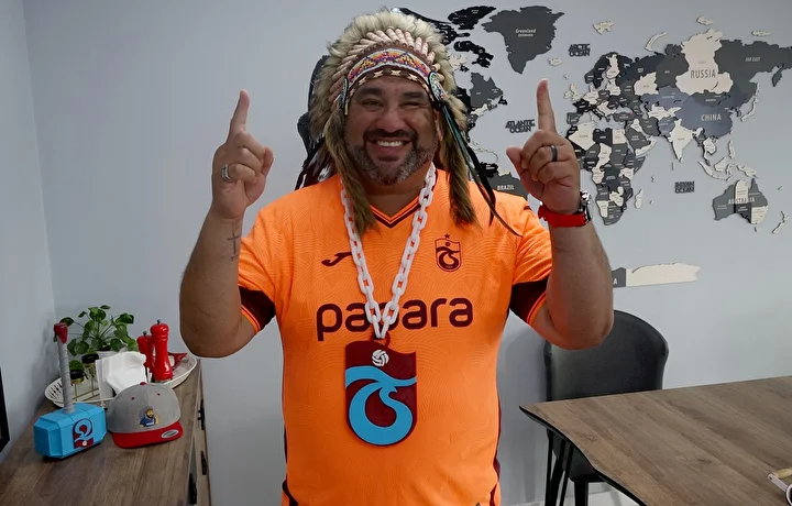 Kansas'tan Trabzon'a: Bordo-mavi tutkusu hudut tanımıyor, Karadeniz’deki Kızılderili ailenin belgesel üzere hayatı dikkat çekiyor 3 kansastan trabzona bordo mavi tutkusu hudut tanimiyor karadenizdeki kizilderili ailenin belgesel uzere hayati dikkat cekiyor FS2czYul