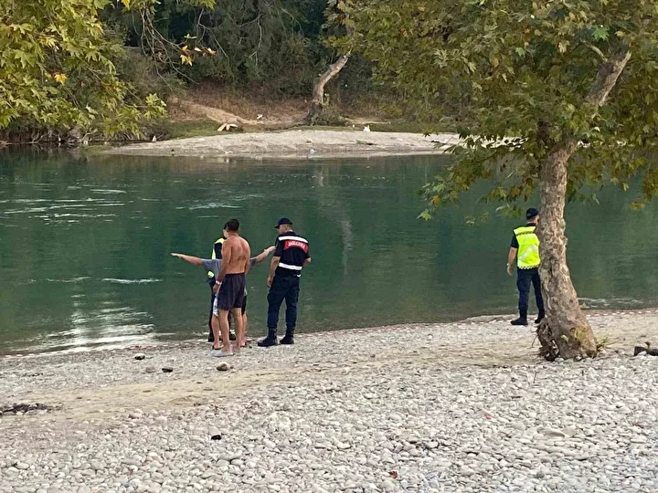 kurtarma eforlari sonuc vermedi arkadaslarinin gozleri onunde hayatini kaybetti 6 43HISwsZ