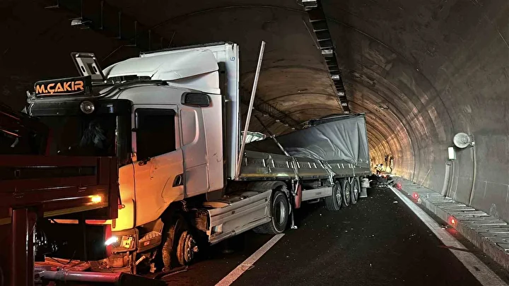 Kuzey Marmara Otoyolu’nda zerzevat yüklü tır devrildi: Kilometrelerce araç kuyruğu oluştu 4 kuzey marmara otoyolunda zerzevat yuklu tir devrildi kilometrelerce arac kuyrugu olustu 3 5N49ruTs