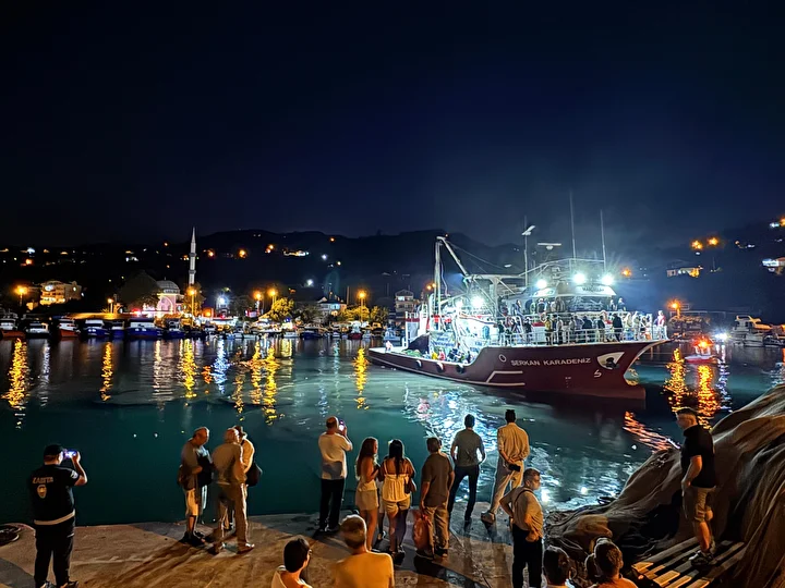 ordulu balikcilar dualarla mavi sulara ugurlandi 3 CUkmuK6h