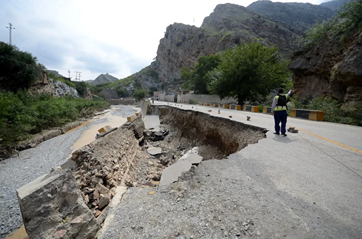pakistanda muson yagislari maddi hasara yol acti 10