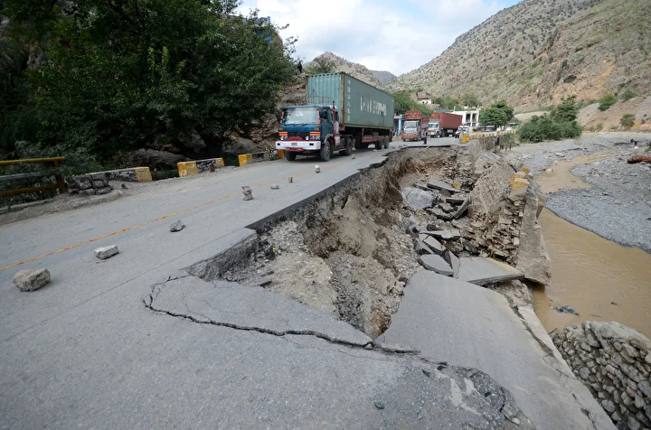 pakistanda muson yagislari maddi hasara yol acti 11 jL7h7t84