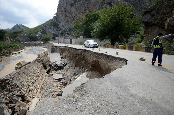 pakistanda muson yagislari maddi hasara yol acti 7 RzimB8pb