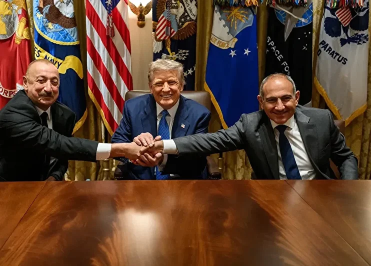 pasinyan trump imzali fotograflari paylasti 0 Vc9BTrcu