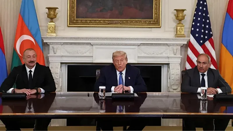 pasinyan trump imzali fotograflari paylasti 1 8mF2m1pB