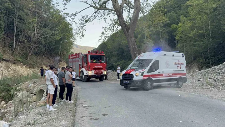 piknikten donen ailenin araci dereye uctu alti kisi yaralandi 5 NvcE3KZy