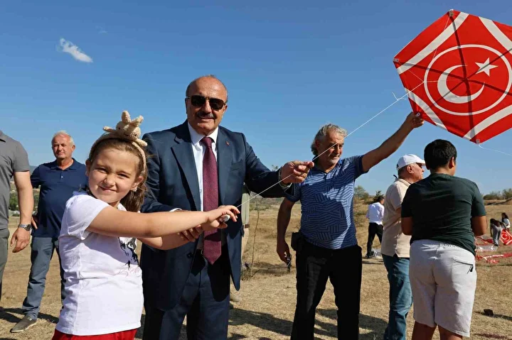 Roma periyoduna ilişkin antik kentte gökyüzünü uçurtmalar süsledi 3 roma periyoduna iliskin antik kentte gokyuzunu ucurtmalar susledi 2 W5HHHE4K