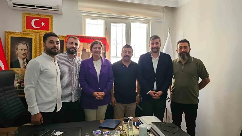 rozetleri merasimle takildi diyarbakirda chpden ak partiye istirak 2 NkDi7vmI