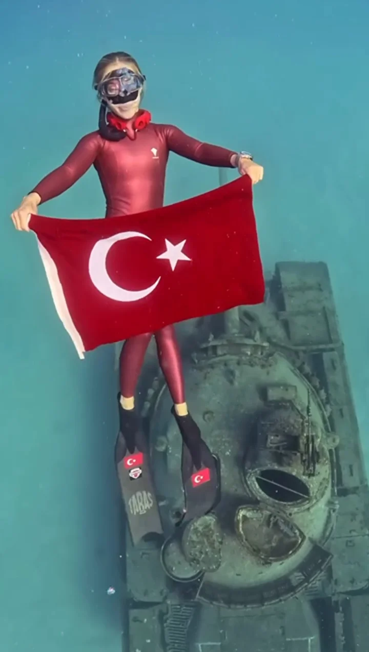 Şahika Ercümen'den 'zafer dalışı' 2 sahika ercumenden zafer dalisi 1 Pnq9L9YX