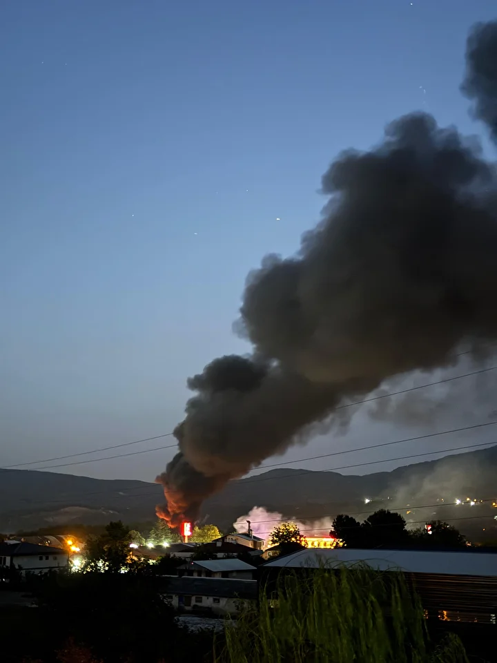 sakaryada boyahanede yangin orta ara patlama sesleri duyuluyor 4 kFje3ZAV
