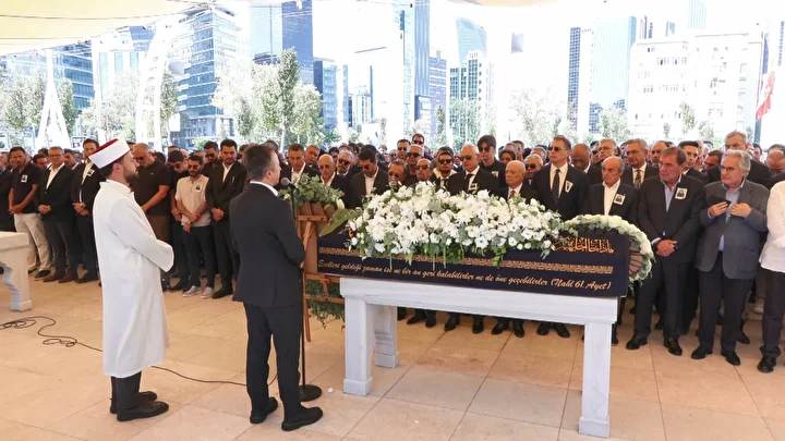sosyeteyi sarsan mevt miamide hayatini kaybeden 19 yasindaki defnenin vefat nedeni asik r oldu 6 TclN6JmG