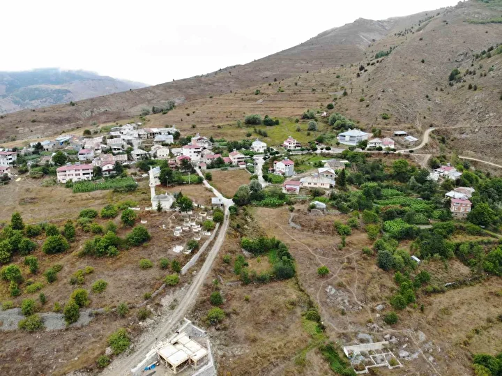 turkiyede sadece 7 yahut 8 tane var 143 yillik sarsinti oldugu vakit duruyor 5