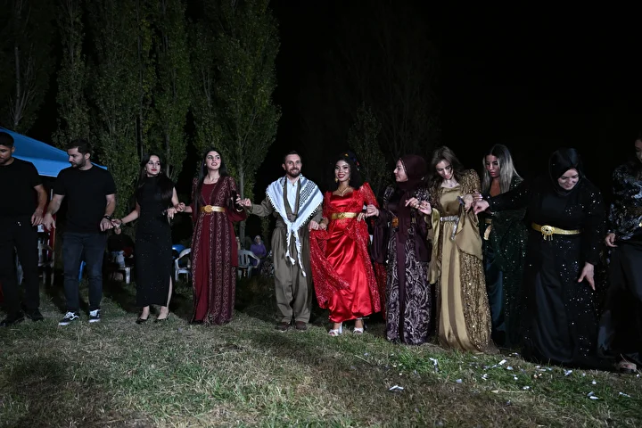 vana panamali gelin yoresel geleneklerle dunya meskenine girdi 1 NUwDyBAJ