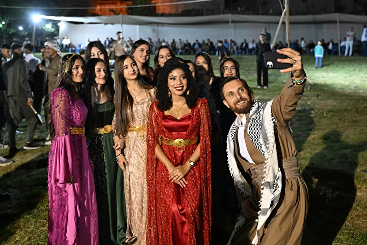 vana panamali gelin yoresel geleneklerle dunya meskenine girdi 17 VIUFz5IK