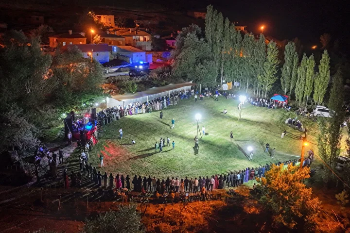 vana panamali gelin yoresel geleneklerle dunya meskenine girdi 18