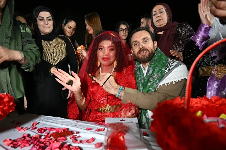 vana panamali gelin yoresel geleneklerle dunya meskenine girdi 20 1QQyQSVW