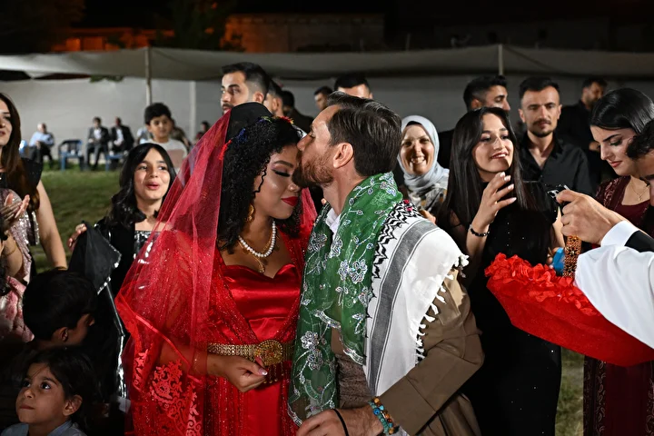 vana panamali gelin yoresel geleneklerle dunya meskenine girdi 21