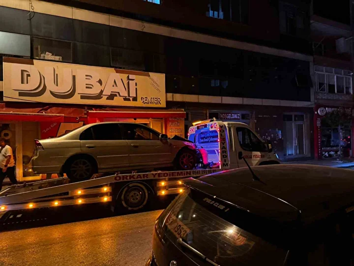 yalovada carpisan iki araba kuruyemis dukkanina girdi 2