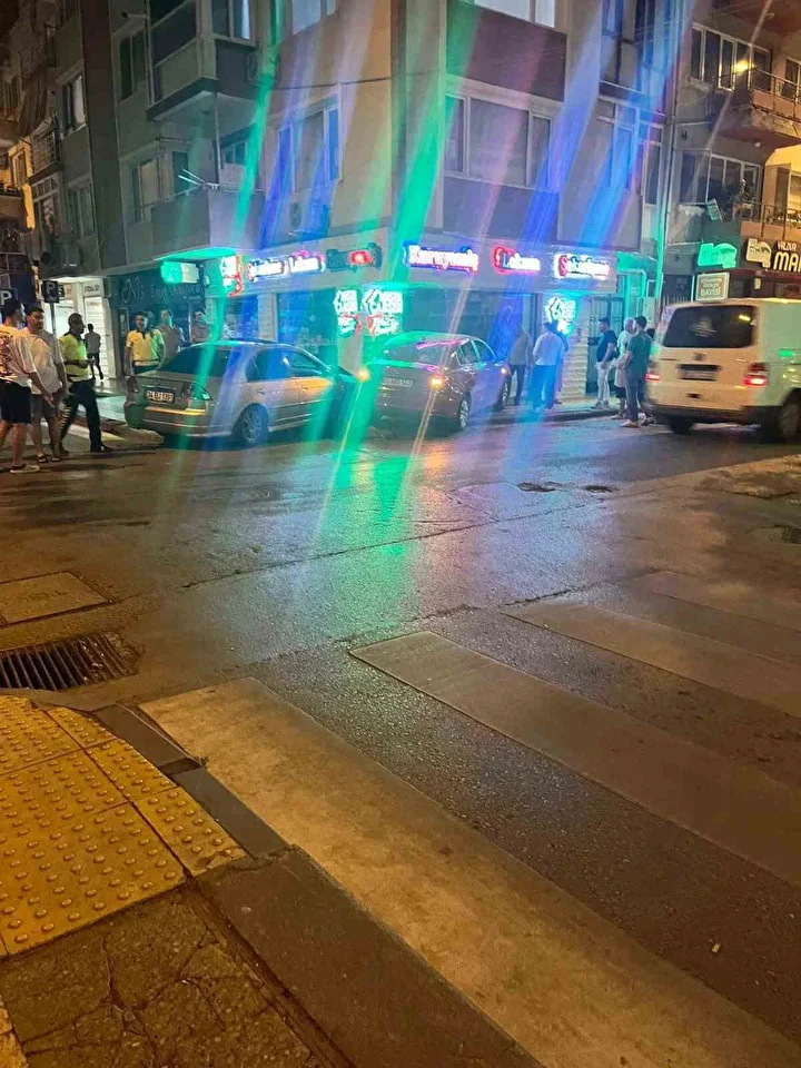 yalovada carpisan iki araba kuruyemis dukkanina girdi 4 H3zbX6Qr