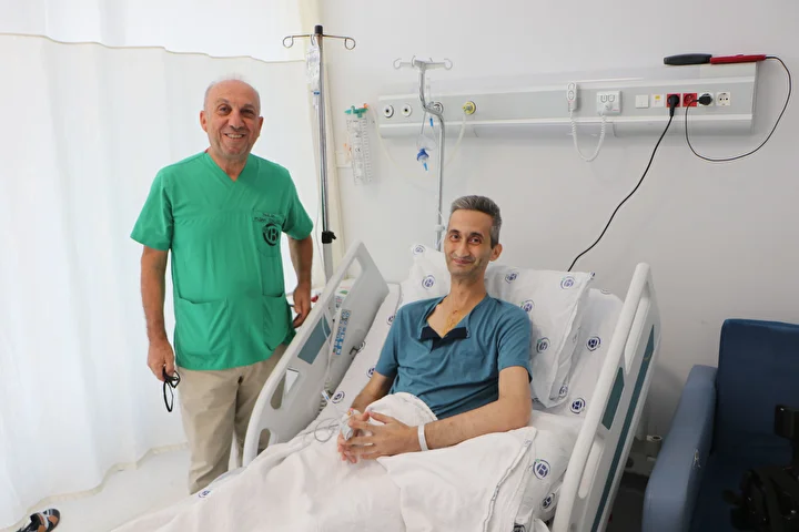 Yıllarca nefes darlığı yaşıyordu: 3'üncü defa ameliyat oldu kurtuldu! Dünyadaki birinci hasta oldu 1 yillarca nefes darligi yasiyordu 3uncu defa ameliyat oldu kurtuldu dunyadaki birinci hasta oldu 0 XKrw1hwi