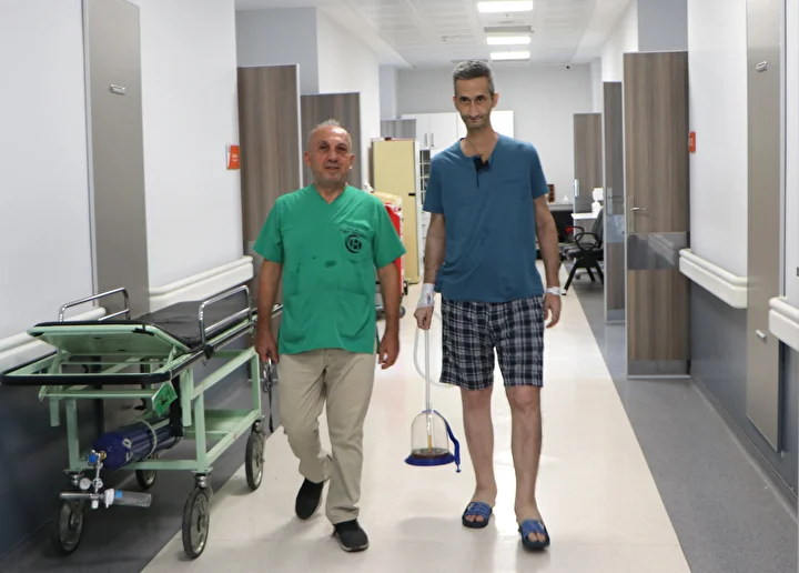 Yıllardır nefes darlığı yaşıyordu: 3'üncü kere ameliyat oldu kurtuldu! Dünyadaki birinci hasta oldu 4 yillardir nefes darligi yasiyordu 3uncu kere ameliyat oldu kurtuldu dunyadaki birinci hasta oldu 3 Am1uXCUC